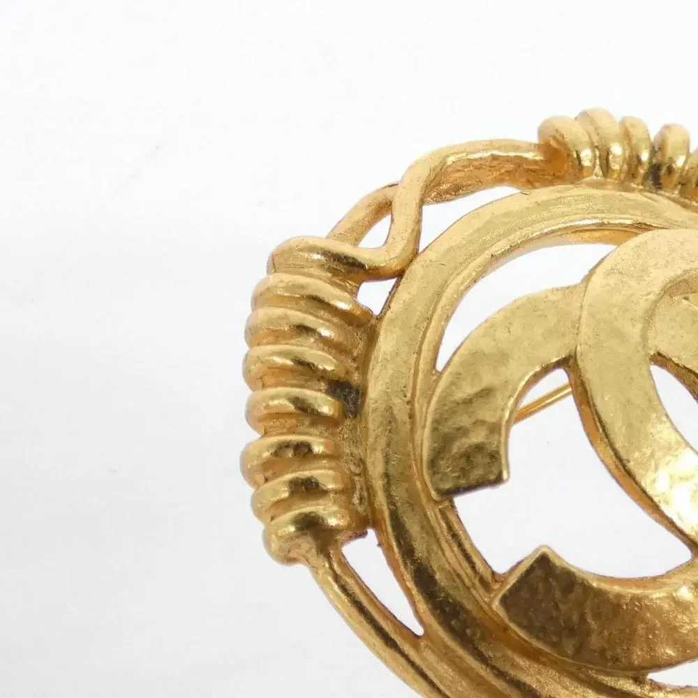 CHANEL Gold Brooch - Picture 3 of 4